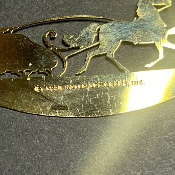 Vintage 1990 Rare Hallmark Gold Tone Metal Horse & Carriage Christmas Ornament - Picture 5 of 5